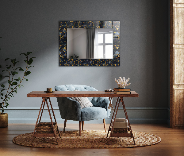 Espelho com moldura decorada de folhas hexagonais