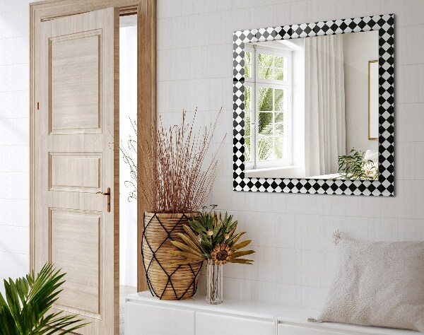 Espelho decorativo com estampa de tabuleiro de xadrez em preto e branco