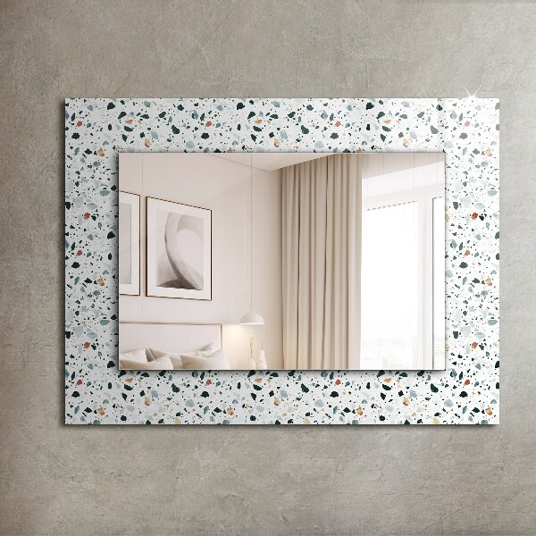 Espelho com moldura decorada em mosaico de terrazzo