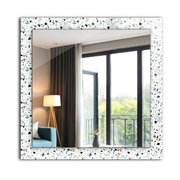 Espelho com moldura decorada em mosaico de terrazzo