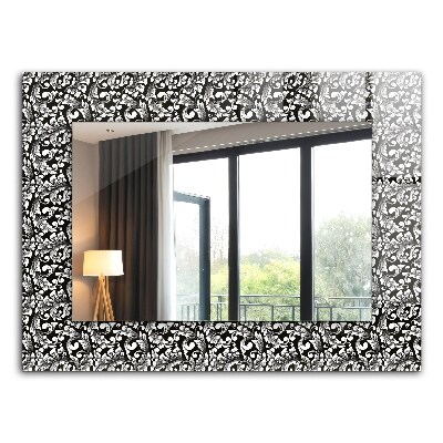 Espelho decorativo com ornamentos em preto e branco