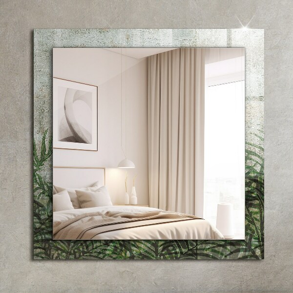 Espelho com moldura decorada com folhas de samambaia na cor verde