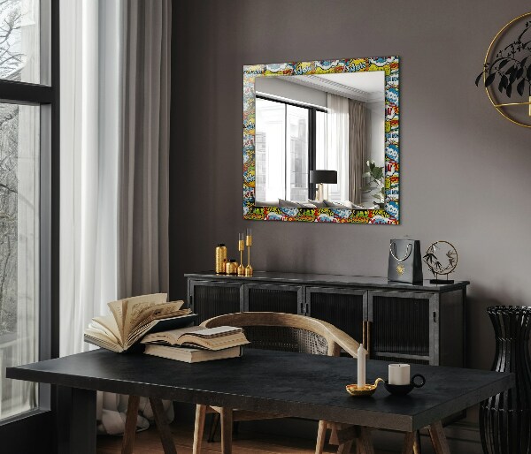 Espelho com moldura decorada com balões coloridos