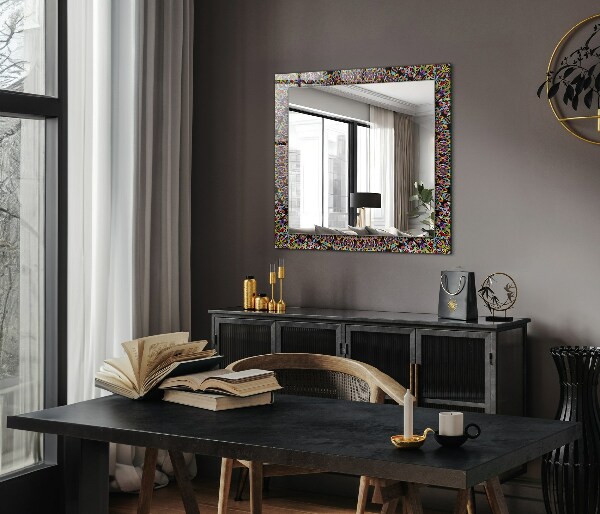 Espelho com moldura decorada em estilo mandala colorida