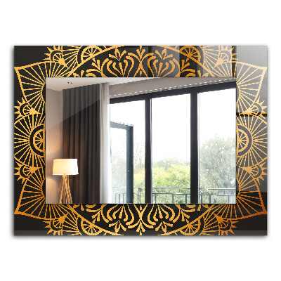 Espelho com moldura decorada com padrão de mandala
