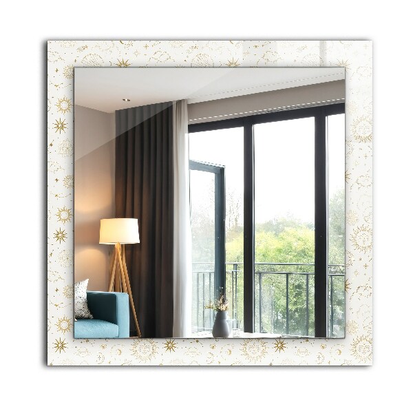 Espelho com moldura decorada com sol lua e estrelas