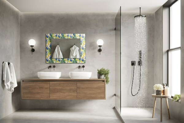Espelho com moldura decorada com flores e folhas