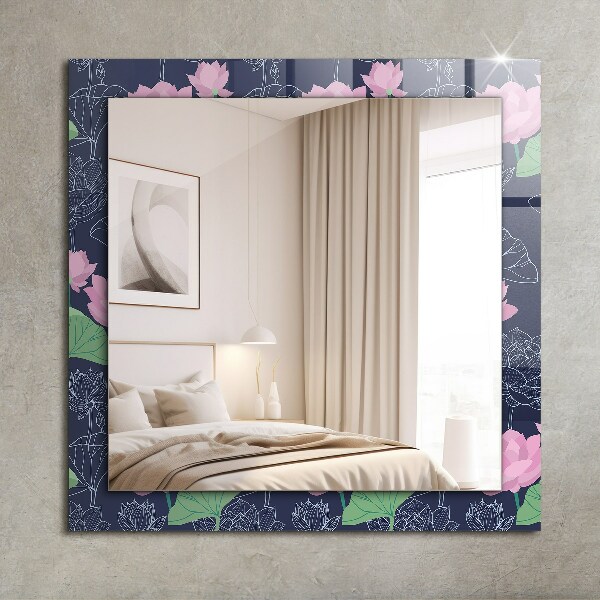 Espelho com moldura decorada com flores de lótus na cor rosa