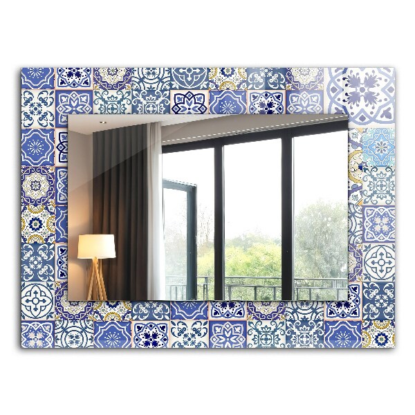 Espelho decorativo com mosaicos coloridos