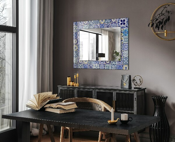 Espelho decorativo com mosaicos coloridos