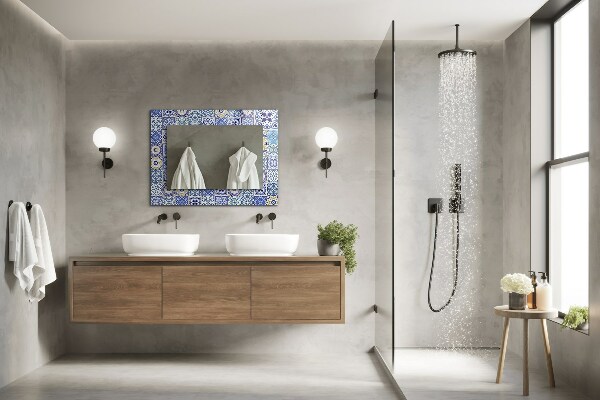 Espelho decorativo com mosaicos coloridos