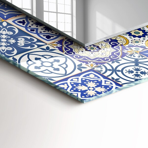 Espelho decorativo com mosaicos coloridos