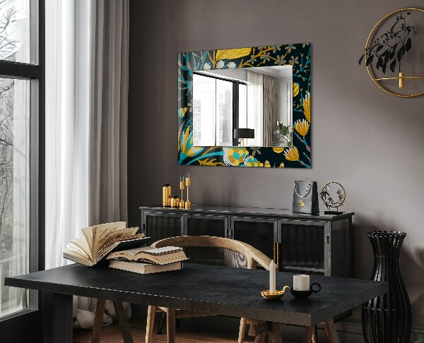 Espelho decorativo com motivos de pétalas