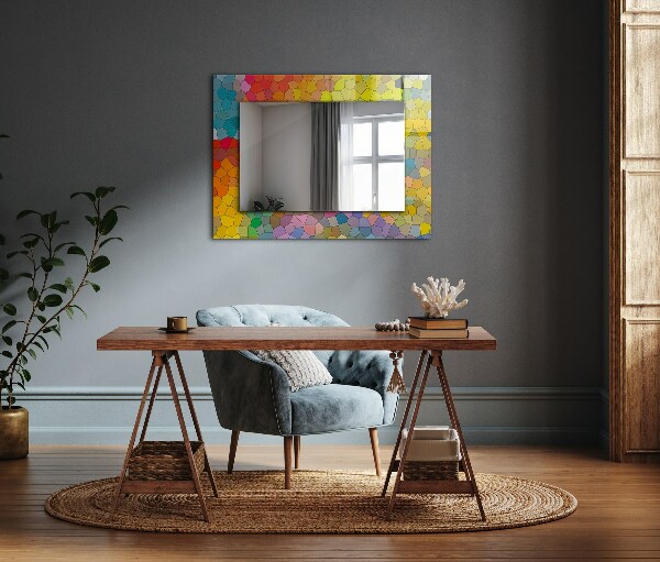 Espelho decorativo com mosaicos abstratos coloridos