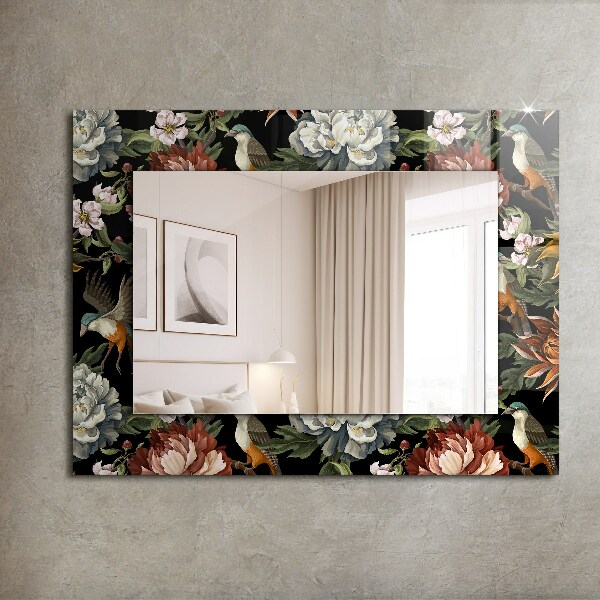 Espelho com moldura decorada com flores e pássaros