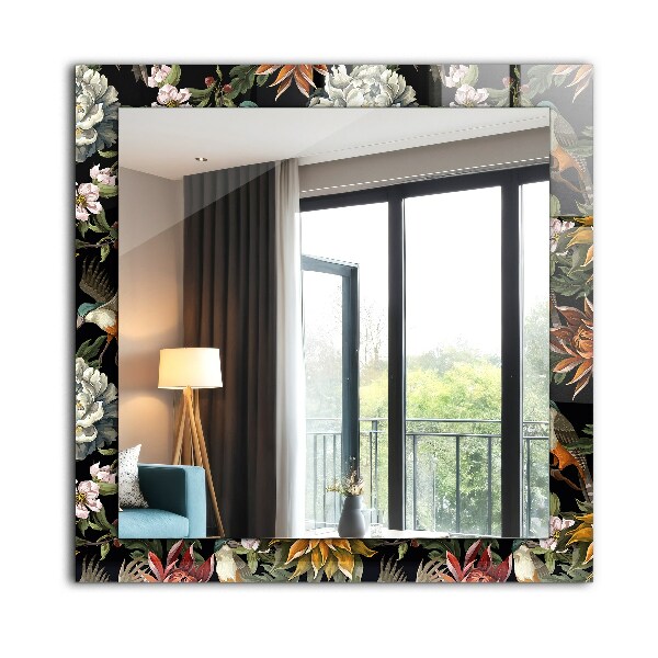 Espelho com moldura decorada com flores e pássaros