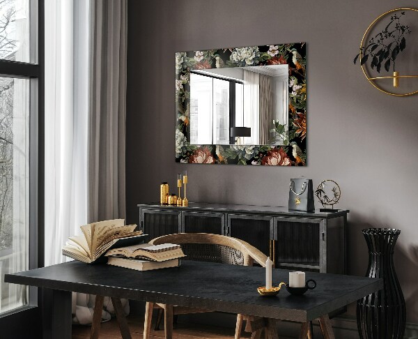 Espelho com moldura decorada com flores e pássaros