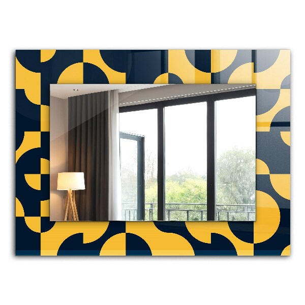 Espelho com moldura decorada de motivo geométrico abstrato