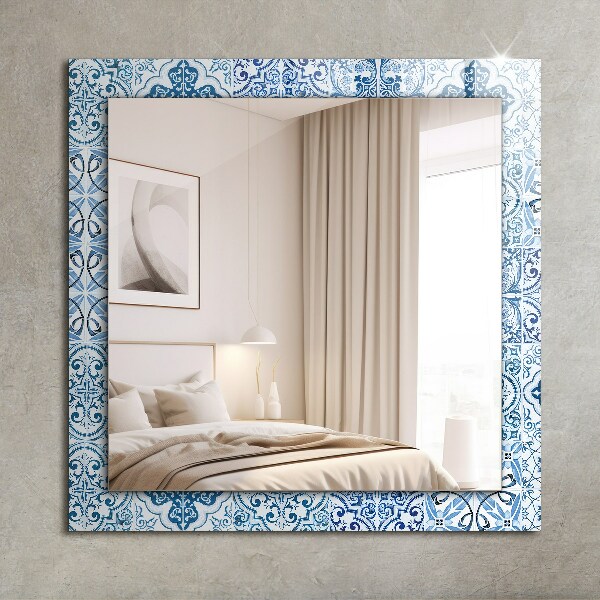Espelho decorativo com motivo abstrato em mármore