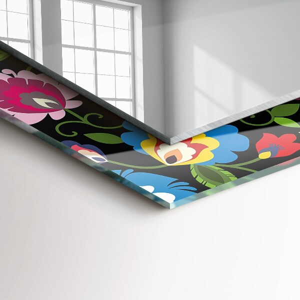 Espelho com moldura decorada com motivos de flores e frutos