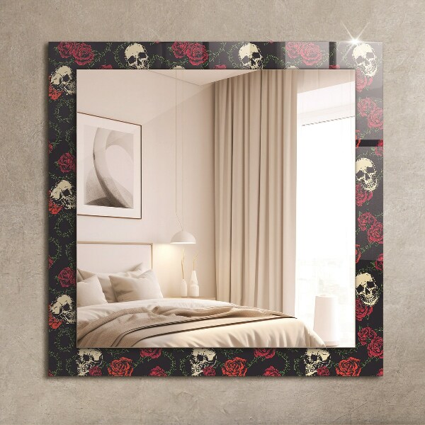 Espelho com moldura decorada de corações rosa