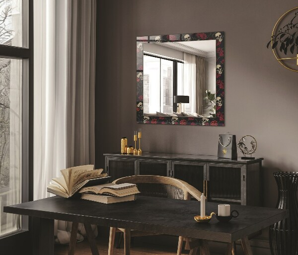 Espelho com moldura decorada de corações rosa