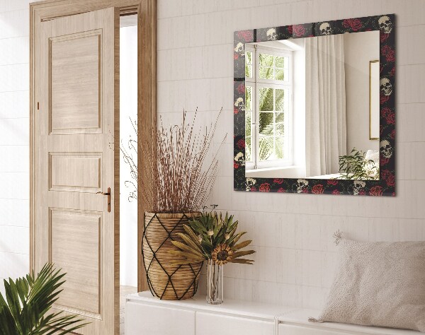 Espelho com moldura decorada de corações rosa