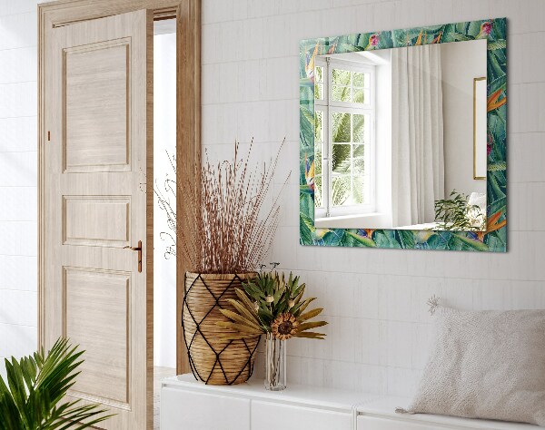 Espelho com moldura decorada em triângulos pretos e cinzas