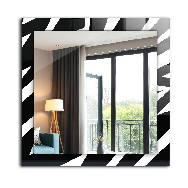 Espelho com moldura decorada com motivos geométricos em branco e preto