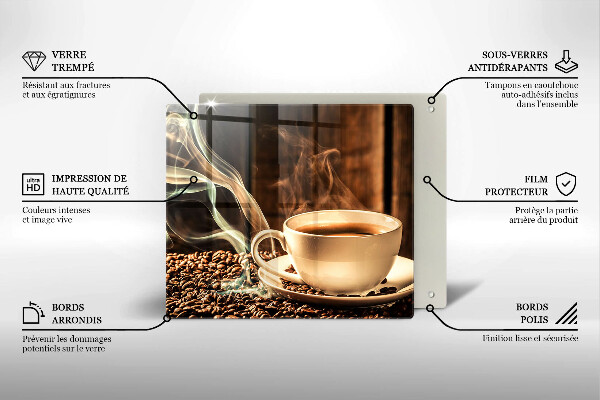 Tábua protetora Uma xícara e grãos de café