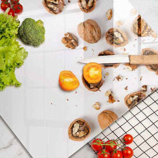 Tábua protetora Nozes em fundo branco